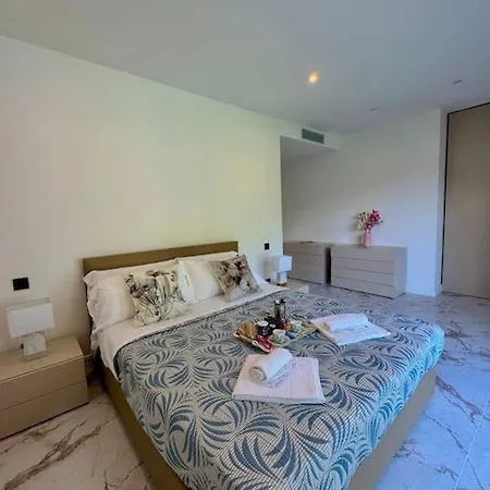 Stella's Splendor فيلة