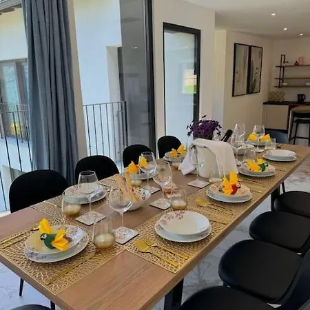 فيلة Stella's Splendor ميناجيو